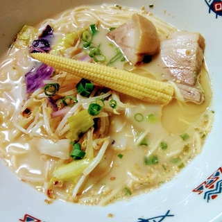 厚切りチャーシューとたっぷり野菜炒め入りラーメン